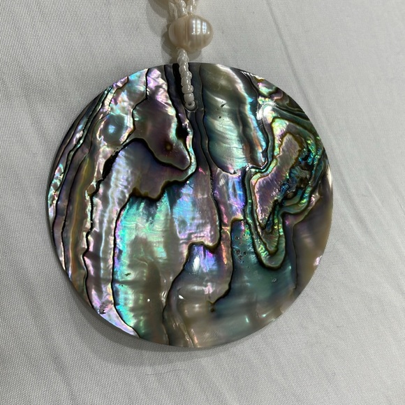 Pearl and shell necklace - Picture 2 of 6